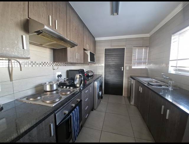 3 BEDROOM SIMPLEX FOR SALE IN AMBERFIELD VALLEY